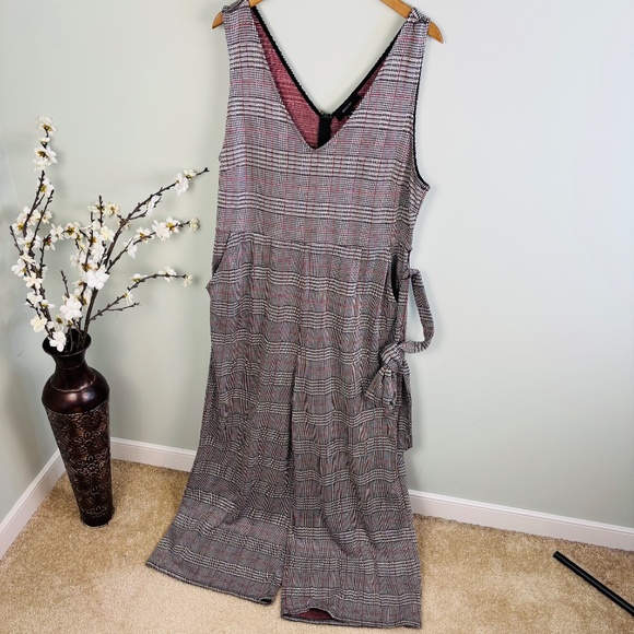 Forever 21+ Houndstooth Wide Leg Jumpsuit Size 3X - Picture 2 of 4